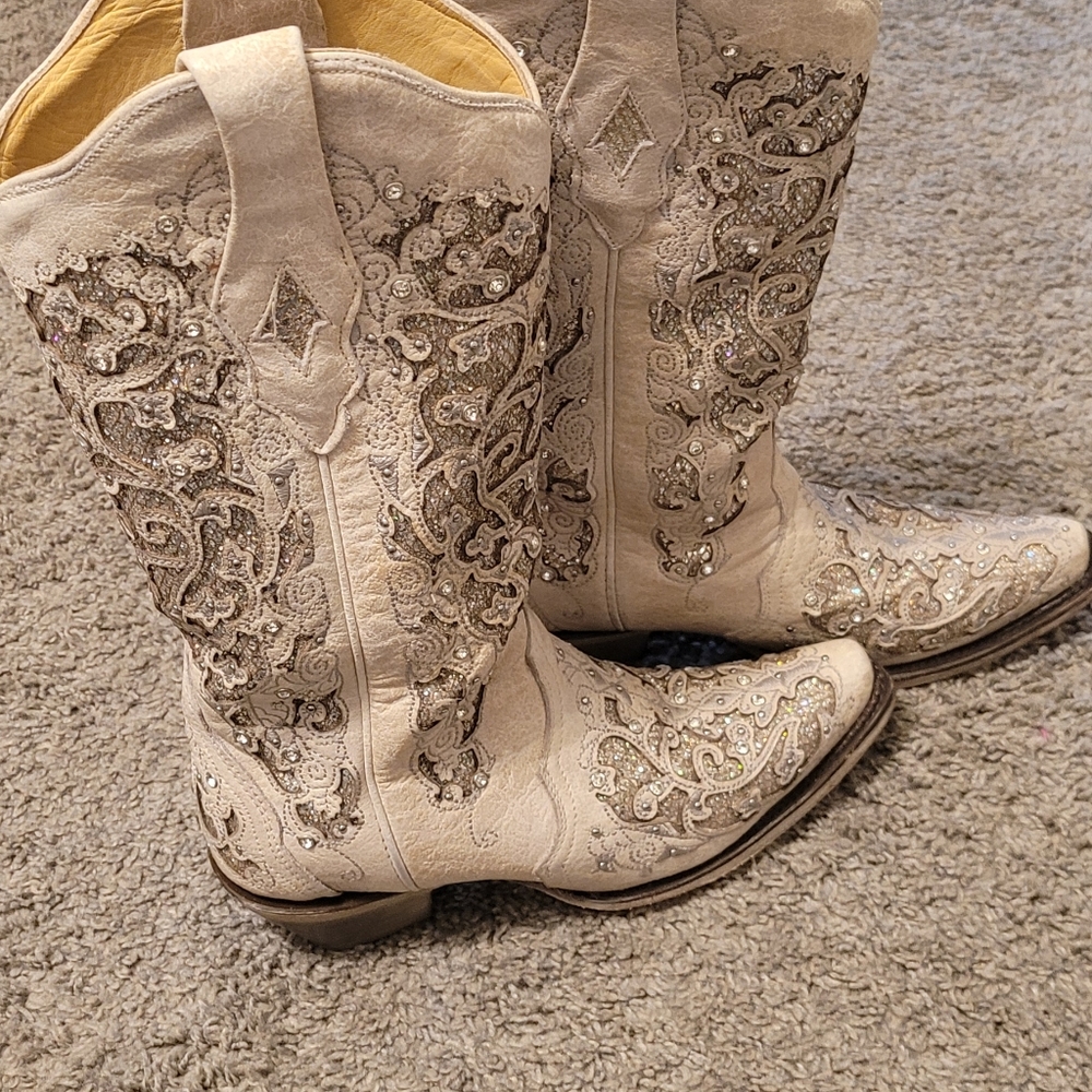 Corral white glitter inlay boots‐ size 7, excellent, almost new, condition!